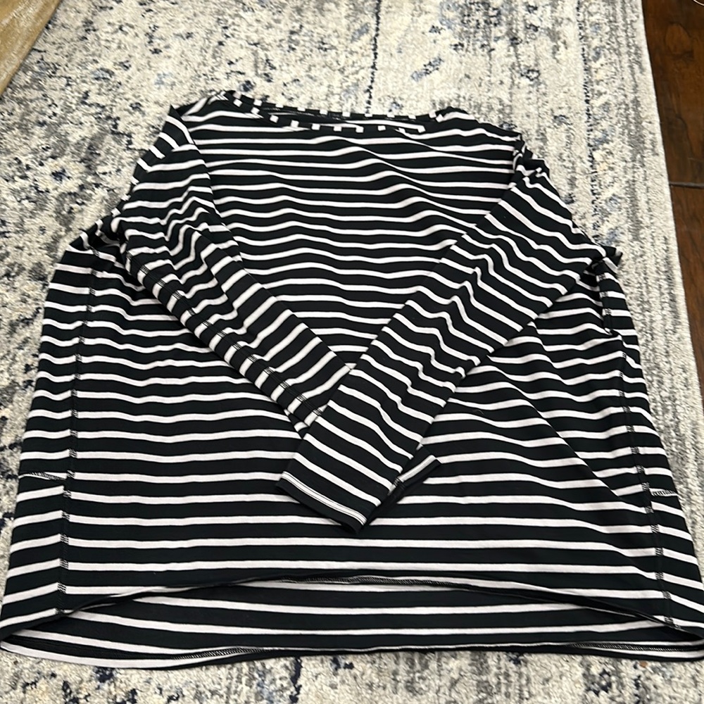 Lululemon Like New Back in Action Long Sleeve